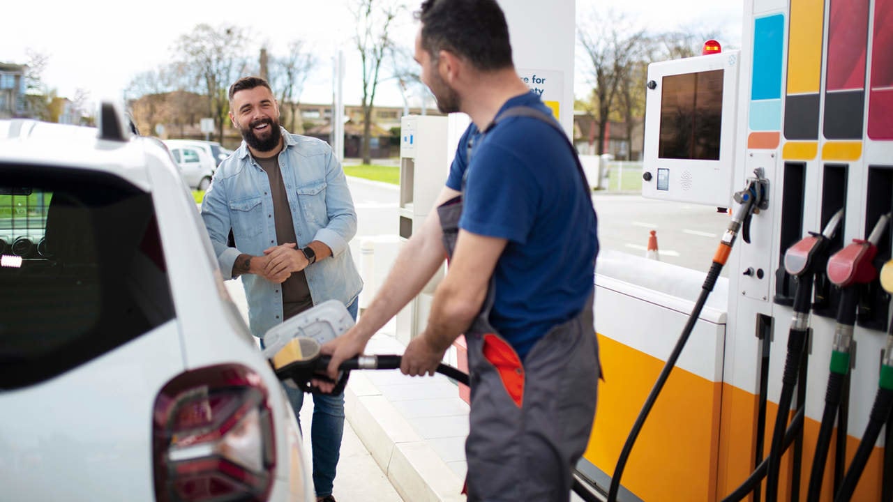 Los autónomos con gasolineras dirimen su futuro entre la lucha contra el fraude del IVA y el desafío de la descarbonización.