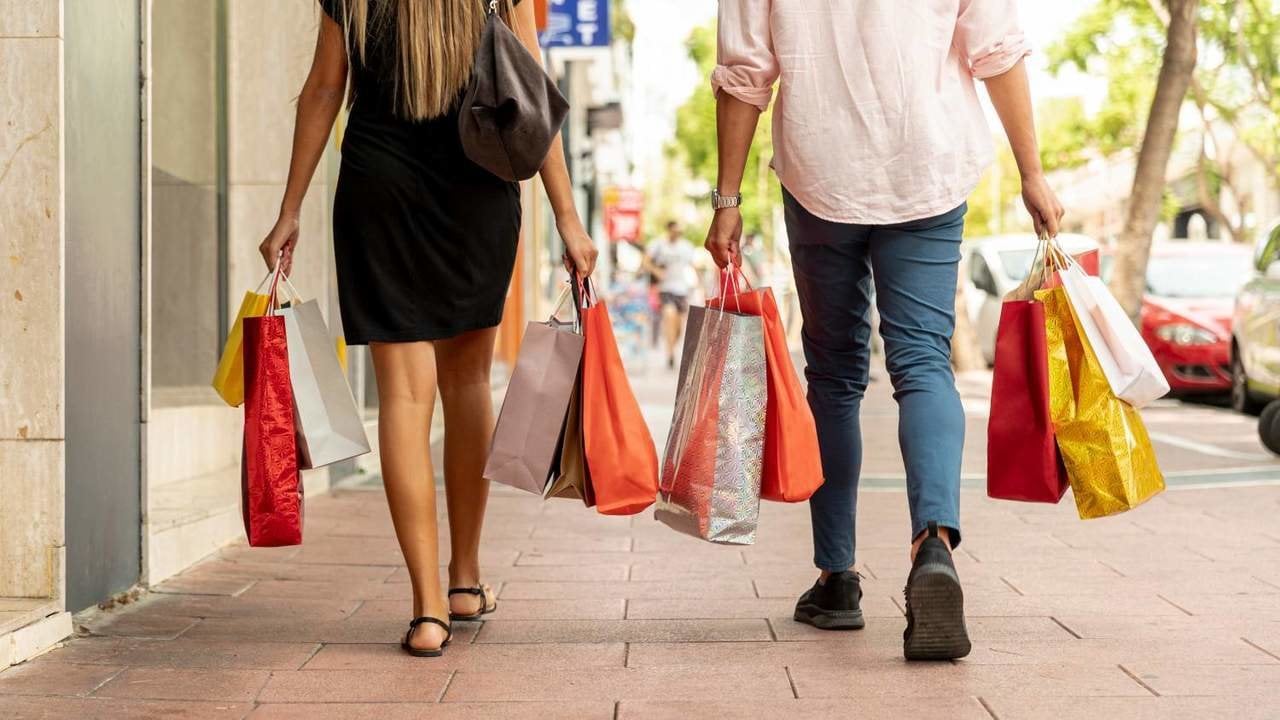 Los economistas auguran un aumento del consumo en los pequeños negocios para los próximos meses.