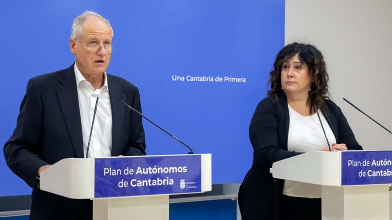 Más de la mitad de los autónomos de Cantabria viven en municipios de menos de 30.000 habitantes.
El consejero de Industria, Empleo, Innovación y Comercio, Eduardo Arasti, presenta, en rueda de prensa, el contenido del Decreto por el que se
regulan las subvenciones destinadas a la promoción del empleo autónomo.