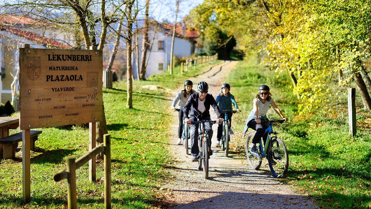 Los pequeños negocios turísticos navarros adaptan su oferta para responder al auge del cicloturismo.